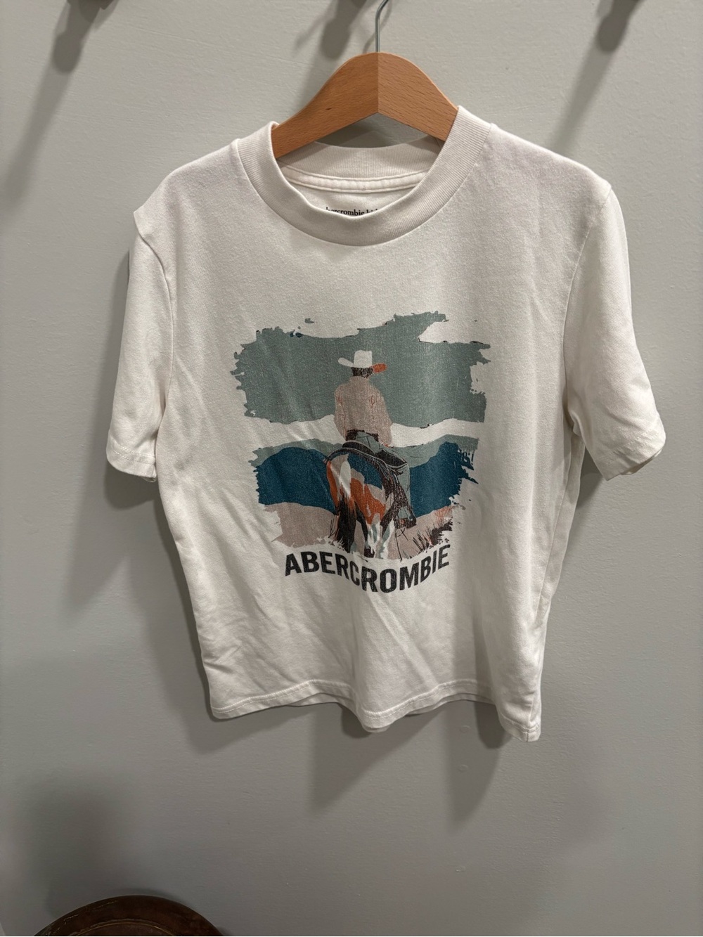 Abercrombie kids Cream Graphic Tee